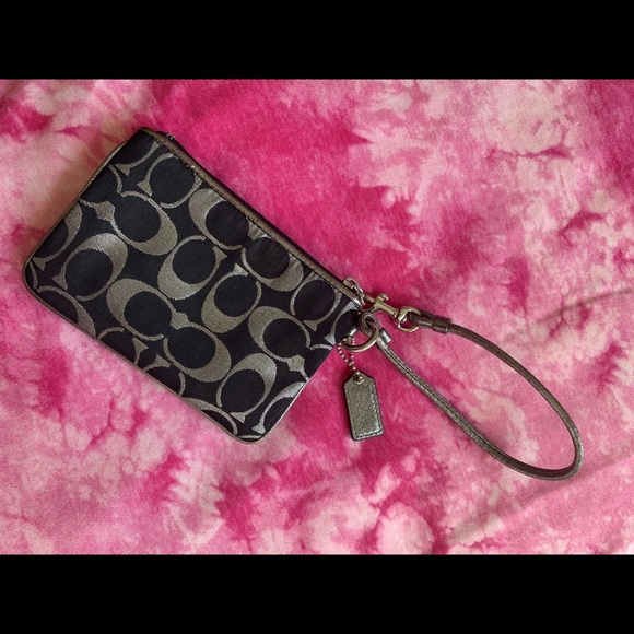 Coach Limited Edition Poppy Collection Wristlet - Picture 2 of 4